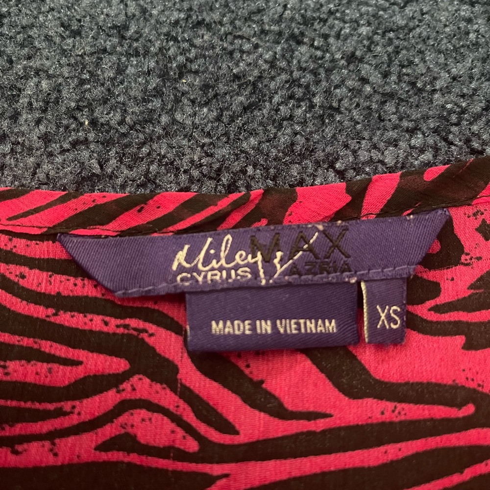 Miley Cyrus & Max Azria Red Zebra Ruffle Blouse - Picture 2 of 3